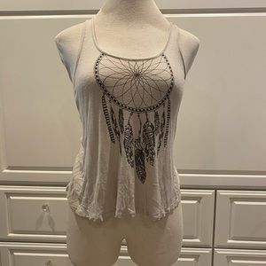 Off white tank top with a dram catcher design